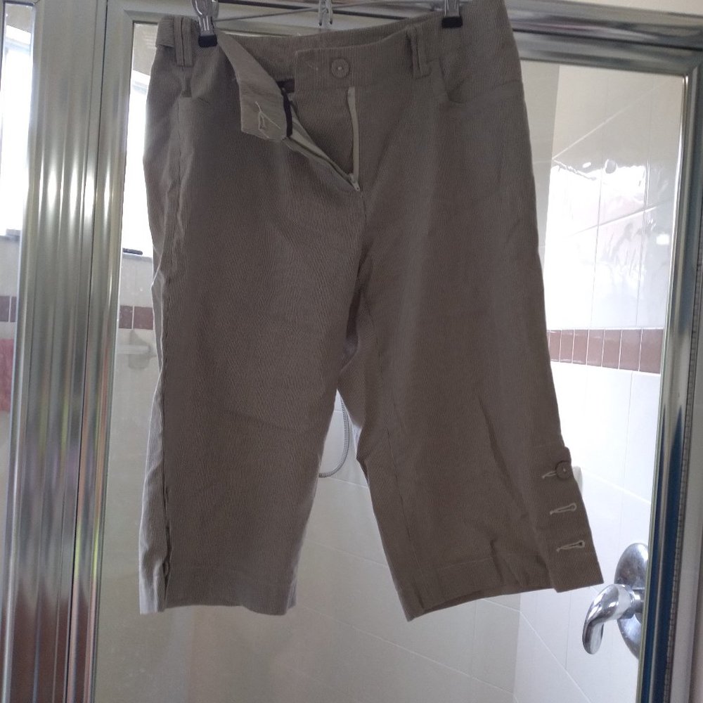 CUTE DRESS BERMUDA SHORTS- LOOKS GREAT FOR WORK WITH HEELS